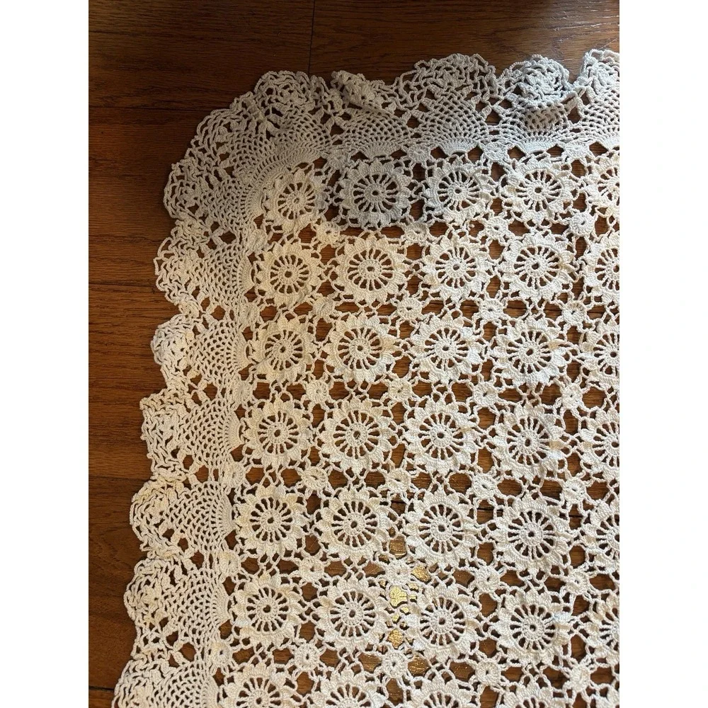 Vintage Handmade Crochet Tablecloth Daisy Wheel Pattern Cream 36x36 Scallop